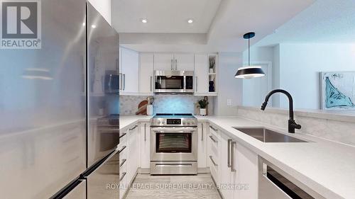 #812 -5 Rosehill Ave, Toronto, ON - Indoor Photo Showing Kitchen With Stainless Steel Kitchen With Upgraded Kitchen