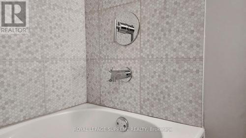 #812 -5 Rosehill Ave, Toronto, ON - Indoor Photo Showing Bathroom