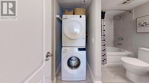 #812 -5 Rosehill Ave, Toronto, ON - Indoor Photo Showing Laundry Room