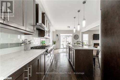 9 Copeland Crescent, Innisfil, ON - Indoor Photo Showing Kitchen With Upgraded Kitchen