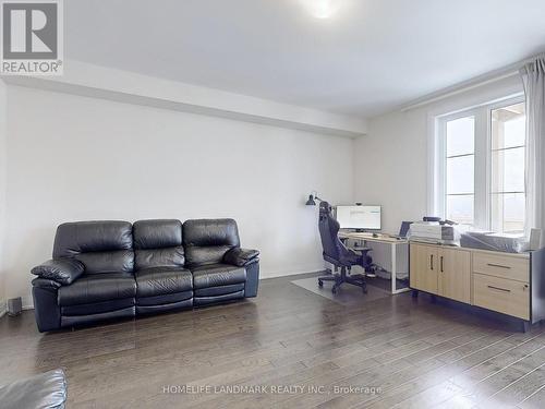 201 Vermont Ave, Newmarket, ON - Indoor Photo Showing Other Room