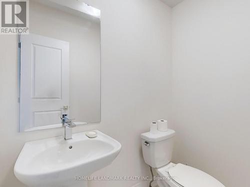 201 Vermont Ave, Newmarket, ON - Indoor Photo Showing Bathroom