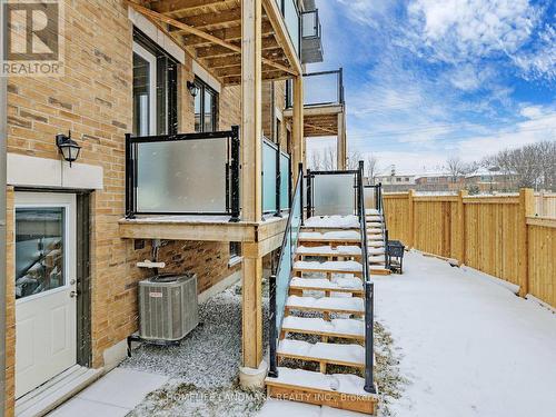 201 Vermont Ave, Newmarket, ON - Outdoor