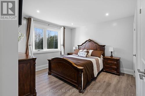2993 Innisfil Beach Road, Innisfil, ON - Indoor Photo Showing Bedroom