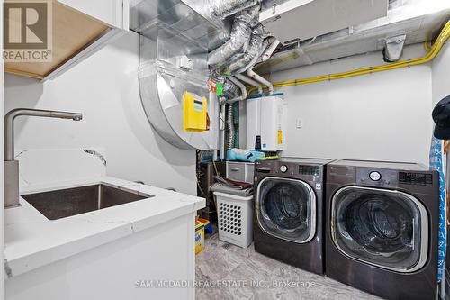 2993 Innisfil Beach Road, Innisfil, ON - Indoor Photo Showing Laundry Room