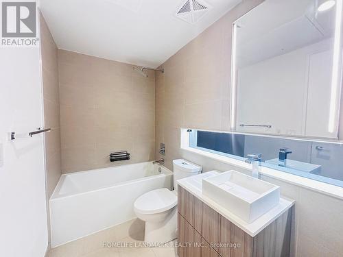 2201 - 215 Queen Street W, Toronto, ON - Indoor Photo Showing Bathroom