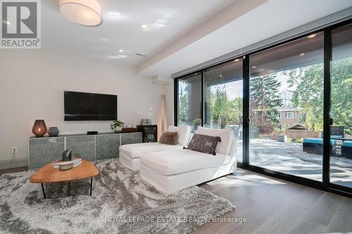32 Servington Crescent, Toronto, ON - Indoor Photo Showing Living Room