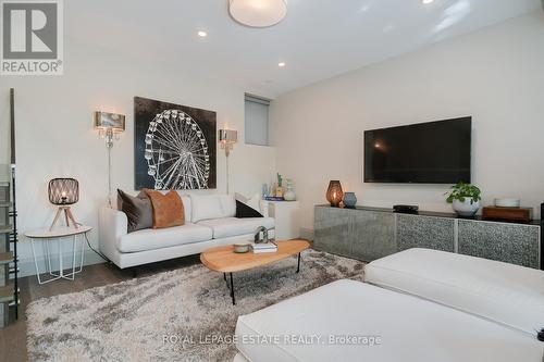 32 Servington Cres, Toronto, ON - Indoor Photo Showing Living Room