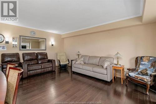 5125 Riverside Drive East Unit# 202, Windsor, ON - Indoor Photo Showing Living Room