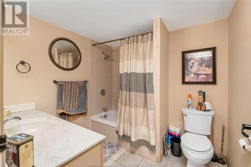 5125 Riverside Drive East Unit# 202, Windsor, ON - Indoor Photo Showing Bathroom