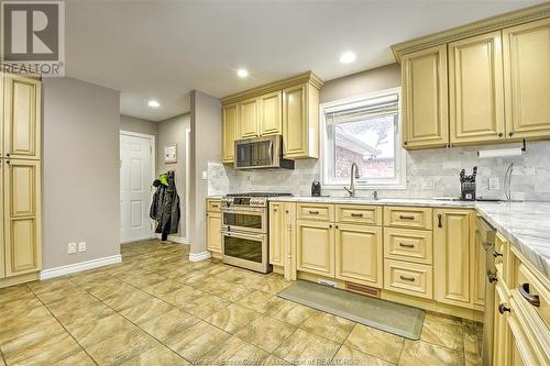115 Fescue, Amherstburg, ON - Indoor Photo Showing Kitchen With Upgraded Kitchen
