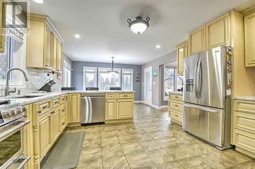 115 Fescue, Amherstburg, ON - Indoor Photo Showing Kitchen With Upgraded Kitchen