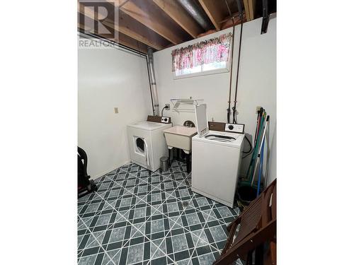 160 Gwillim Crescent, Tumbler Ridge, BC - Indoor Photo Showing Laundry Room