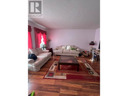160 Gwillim Crescent, Tumbler Ridge, BC - Indoor Photo Showing Living Room