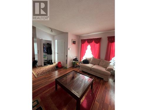 160 Gwillim Crescent, Tumbler Ridge, BC - Indoor Photo Showing Living Room