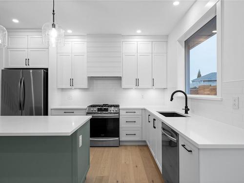 39 Sun West Pl, Parksville, BC - Indoor Photo Showing Kitchen With Upgraded Kitchen