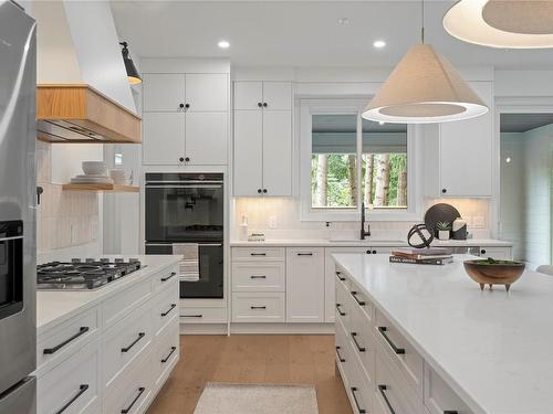 770 Shorewood Dr, Parksville, BC - Indoor Photo Showing Kitchen With Upgraded Kitchen