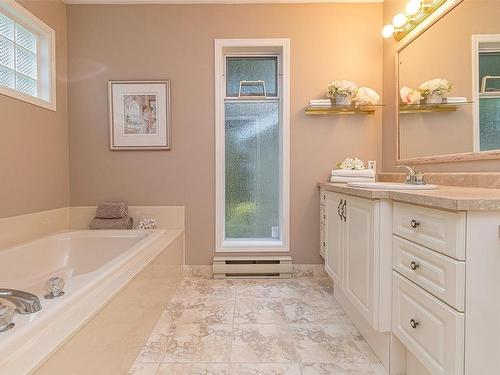 8614 Minstrel Pl, North Saanich, BC - Indoor Photo Showing Bathroom