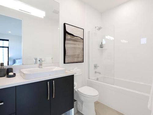 856 Gaetjen St, Parksville, BC - Indoor Photo Showing Bathroom