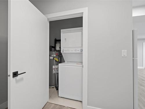 124 Hawk Point Rd, Nanaimo, BC - Indoor Photo Showing Laundry Room