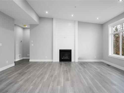 124 Hawk Point Rd, Nanaimo, BC - Indoor With Fireplace