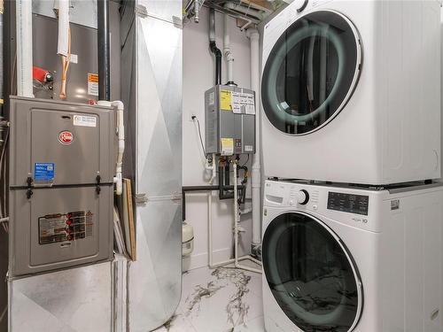 2397 Barclay Rd, Nanaimo, BC - Indoor Photo Showing Laundry Room