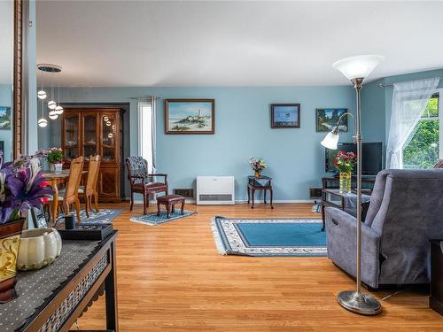 1777 Latimer Rd, Nanaimo, BC - Indoor Photo Showing Living Room
