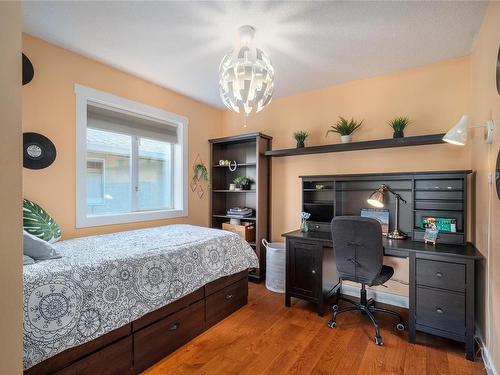 6198 Waterbury Rd, Nanaimo, BC - Indoor Photo Showing Bedroom