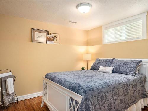 6198 Waterbury Rd, Nanaimo, BC - Indoor Photo Showing Bedroom