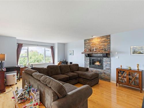 6488 Lasalle Rd, Nanaimo, BC - Indoor Photo Showing Living Room With Fireplace