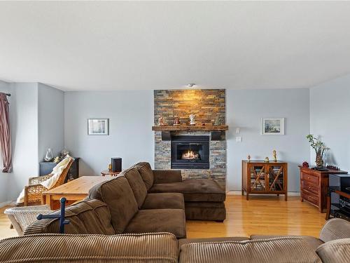 6488 Lasalle Rd, Nanaimo, BC - Indoor Photo Showing Living Room With Fireplace
