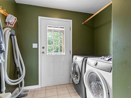 6488 Lasalle Rd, Nanaimo, BC - Indoor Photo Showing Laundry Room