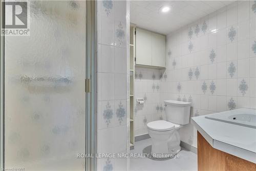 47 Valerie Dr, St. Catharines, ON - Indoor Photo Showing Bathroom