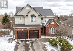 660 CLEARWATER CRES  London, ON N5X 4J7