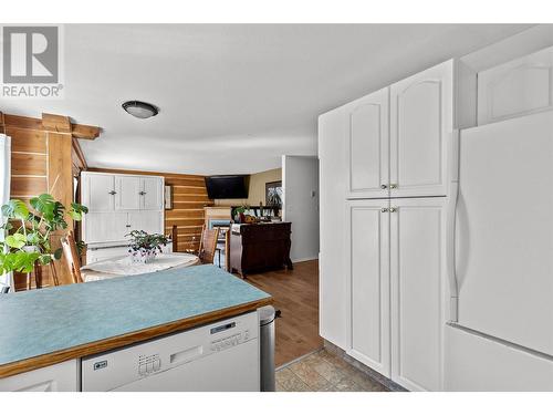 412 Sumac Road, Tappen, BC - Indoor Photo Showing Kitchen