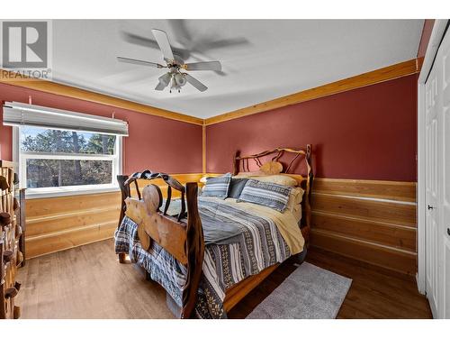 412 Sumac Road, Tappen, BC - Indoor Photo Showing Bedroom