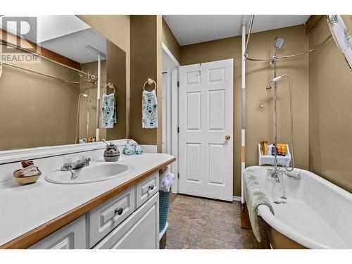 412 Sumac Road, Tappen, BC - Indoor Photo Showing Bathroom