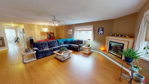 36 - 2025 Kokanee Drive N, Cranbrook, BC - Indoor Photo Showing Living Room With Fireplace