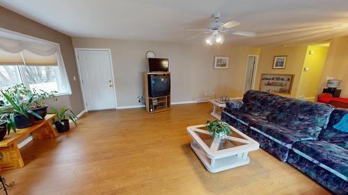 36 - 2025 Kokanee Drive N, Cranbrook, BC - Indoor Photo Showing Living Room