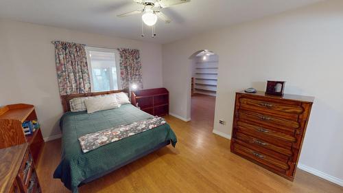 36 - 2025 Kokanee Drive N, Cranbrook, BC - Indoor Photo Showing Bedroom