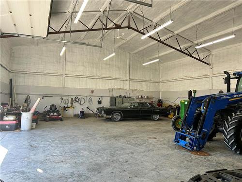 Killarney, Manitoba - Indoor Photo Showing Garage