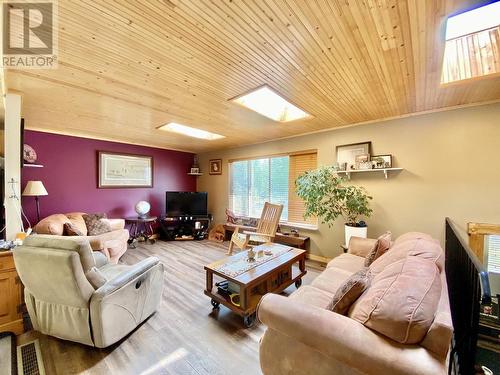 6529 Grey Crescent, Horse Lake, BC - Indoor Photo Showing Living Room
