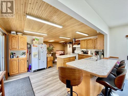 6529 Grey Crescent, Horse Lake, BC - Indoor Photo Showing Kitchen