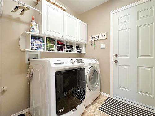 617 39Th Street, Brandon, MB - Indoor Photo Showing Laundry Room