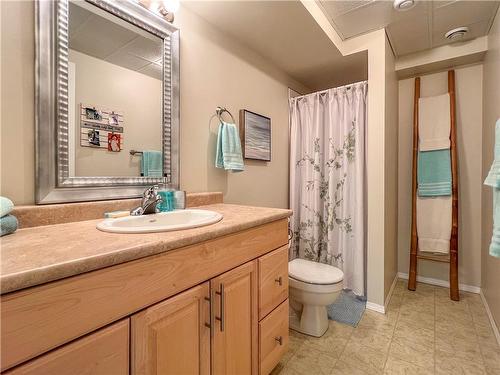 617 39Th Street, Brandon, MB - Indoor Photo Showing Bathroom