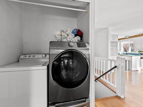 412 Sumac Road, South Shuswap, BC - Indoor Photo Showing Laundry Room