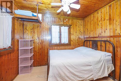 263 Cherrywood Ave, Fort Erie, ON - Indoor Photo Showing Bedroom