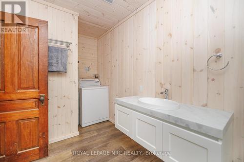 263 Cherrywood Ave, Fort Erie, ON - Indoor Photo Showing Bathroom