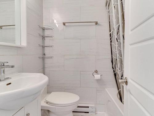 Bathroom - 8785  - 8787 Rue Verville, Montréal (Ahuntsic-Cartierville), QC - Indoor Photo Showing Bathroom