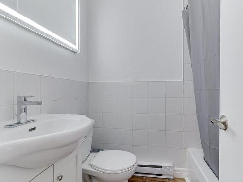 Bathroom - 8785  - 8787 Rue Verville, Montréal (Ahuntsic-Cartierville), QC - Indoor Photo Showing Bathroom